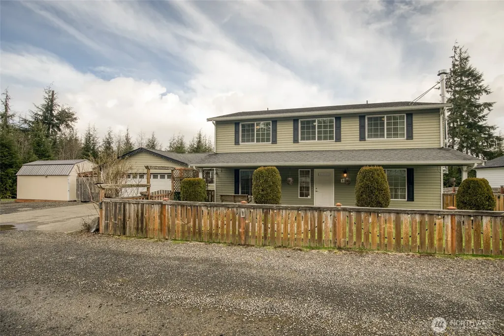 828 Ocean Avenue Cosmopolis WA 98595