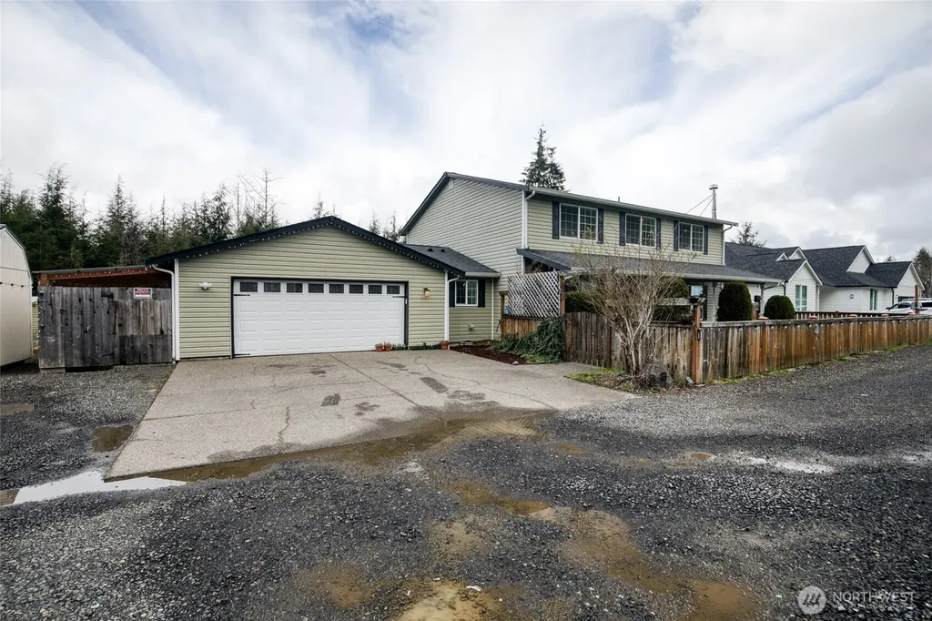 828 Ocean Avenue Cosmopolis WA 98595