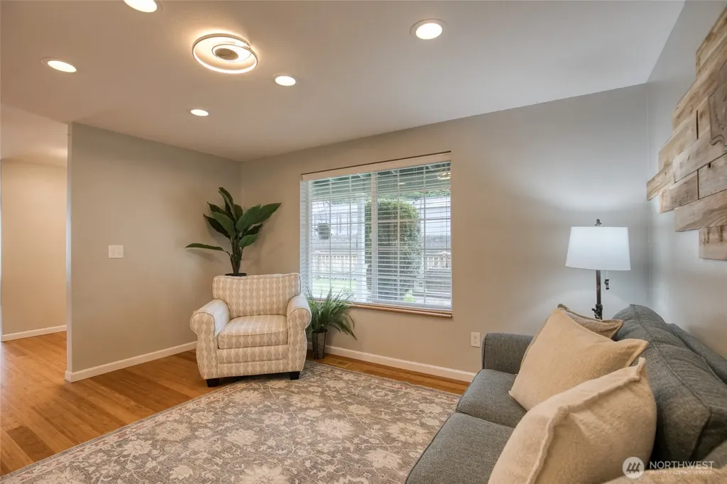 828 Ocean Avenue Cosmopolis WA 98595