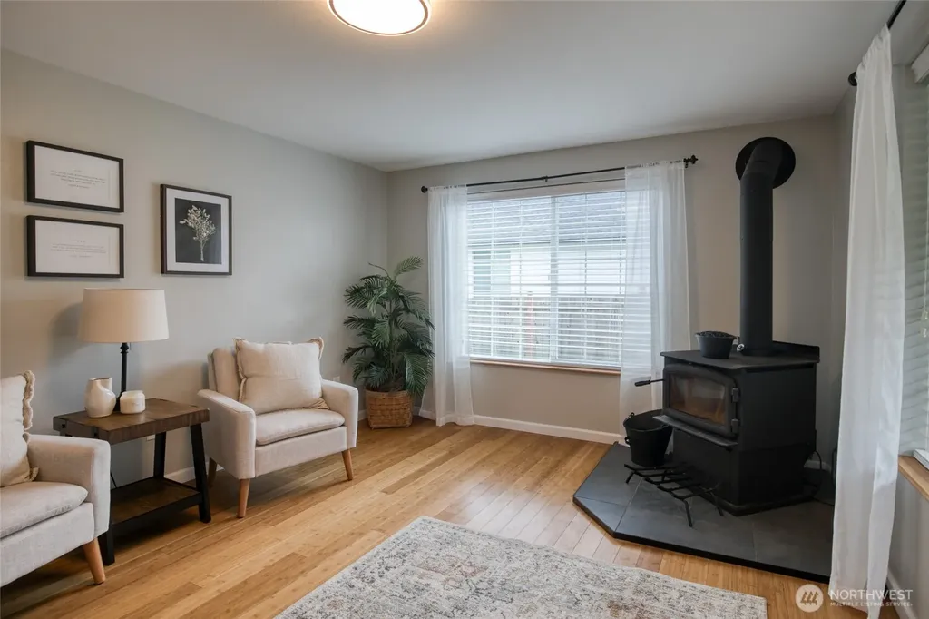 828 Ocean Avenue Cosmopolis WA 98595