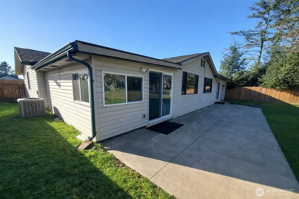 198 Octopus Avenue NE Ocean Shores WA 98569