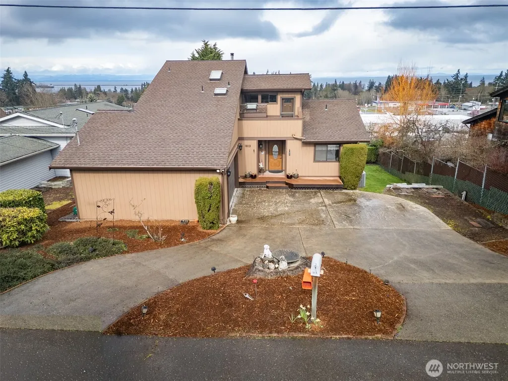1813 E 3rd Street Port Angeles WA 98362
