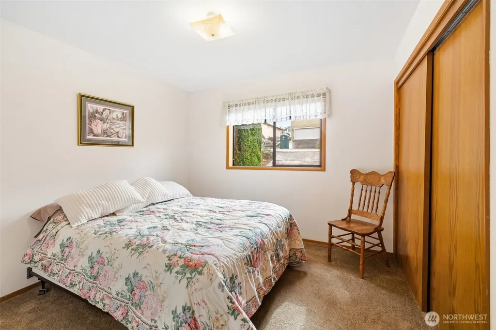 1813 E 3rd Street Port Angeles WA 98362