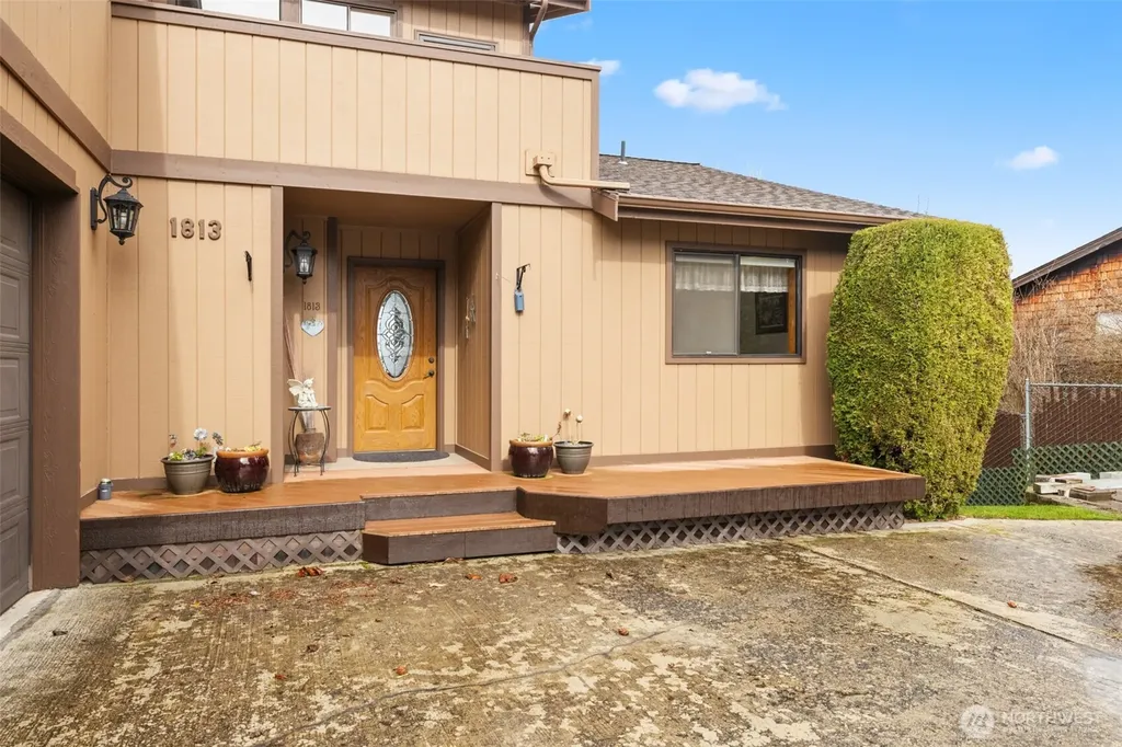1813 E 3rd Street Port Angeles WA 98362