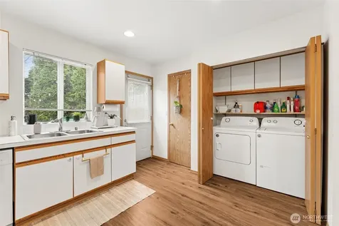 4016 7th Street SW Puyallup WA 98373
