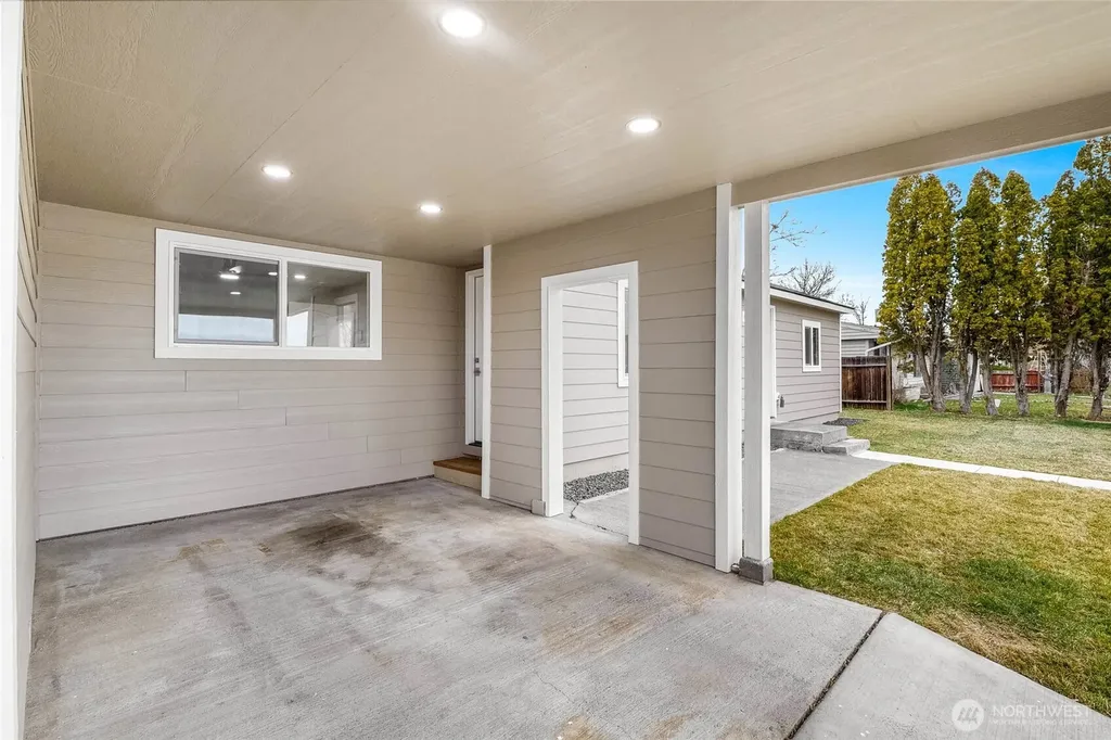 3120 W Lakeside Drive Moses Lake WA 98837