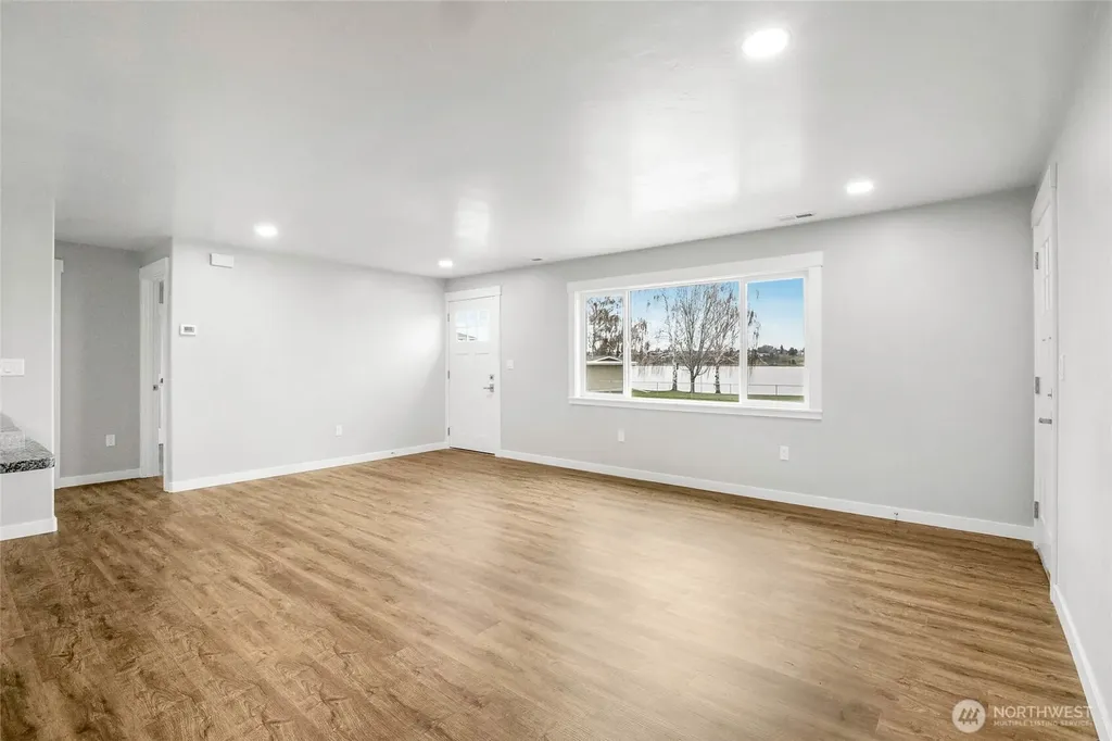 3120 W Lakeside Drive Moses Lake WA 98837