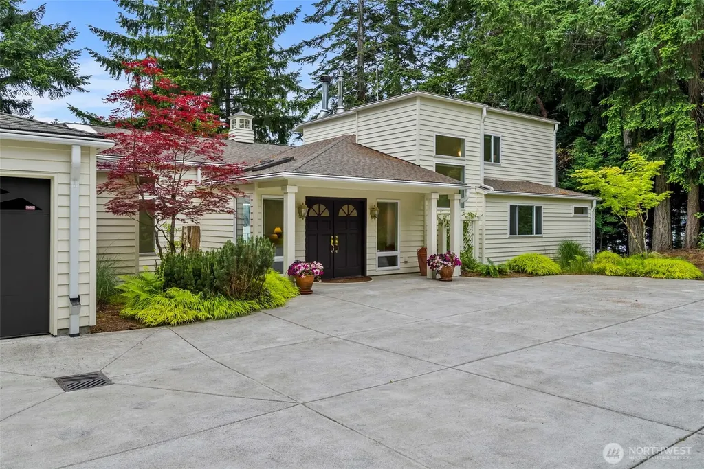3236 Gravelly Beach Loop NW Olympia WA 98502