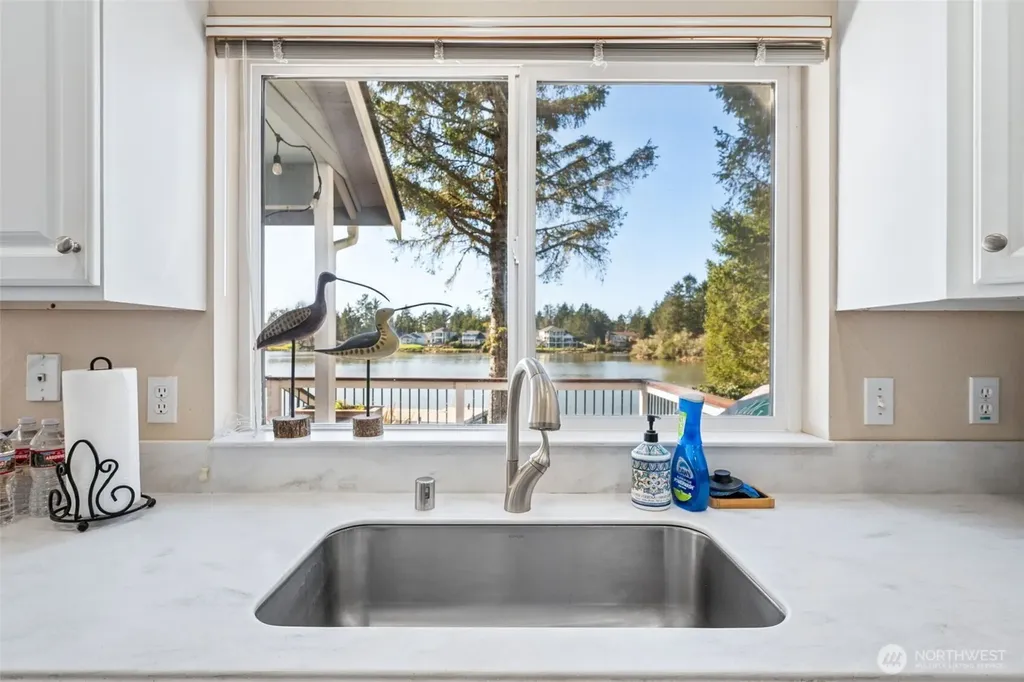 385 Eagle Nest Court SE Ocean Shores WA 98569