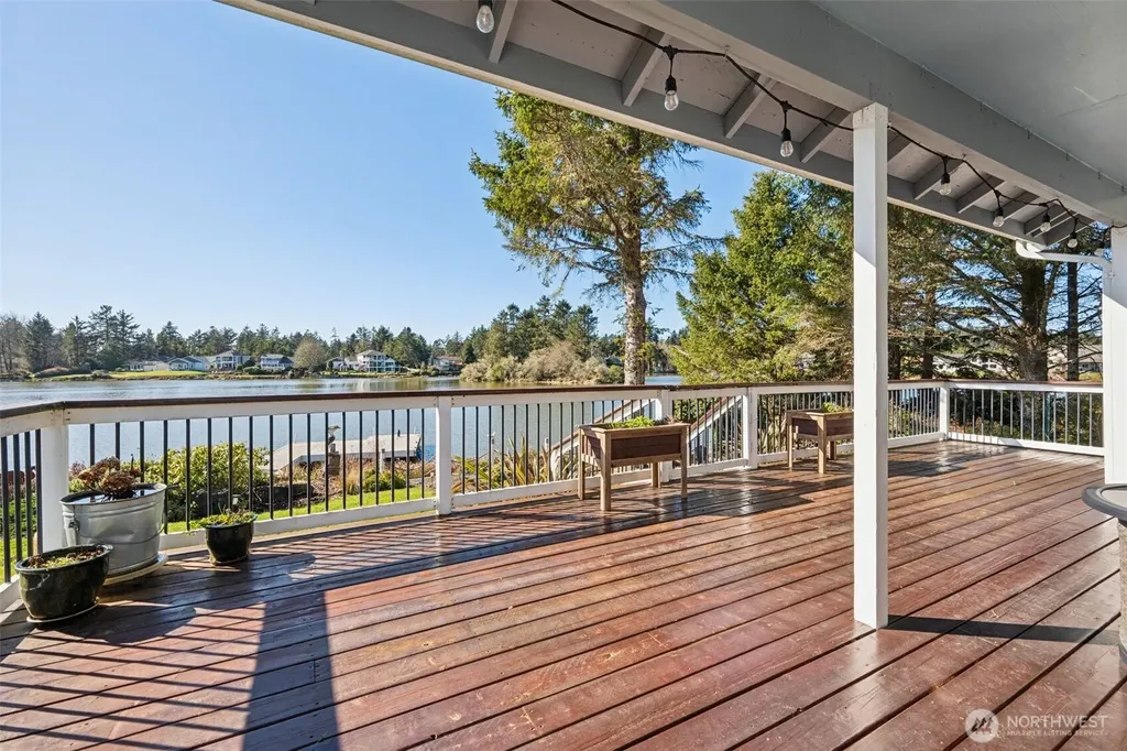 385 Eagle Nest Court SE Ocean Shores WA 98569