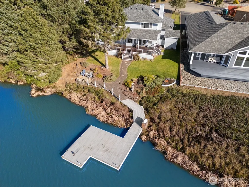 385 Eagle Nest Court SE Ocean Shores WA 98569