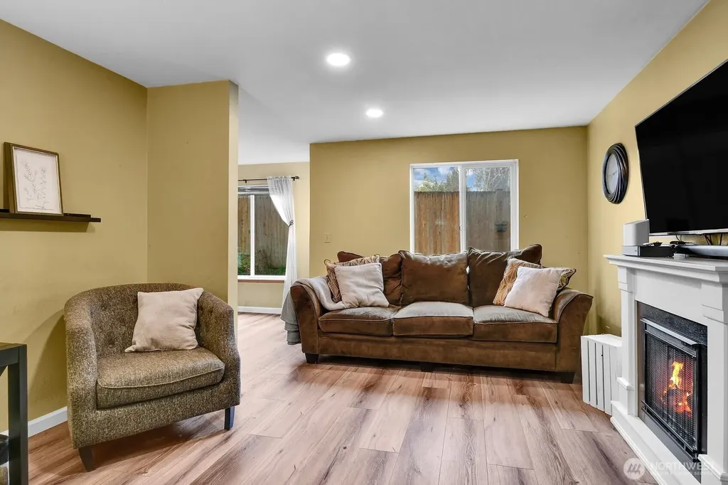 21225 76th Avenue W Edmonds WA 98026