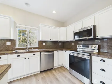 11805 1st Place Lake Stevens WA 98258