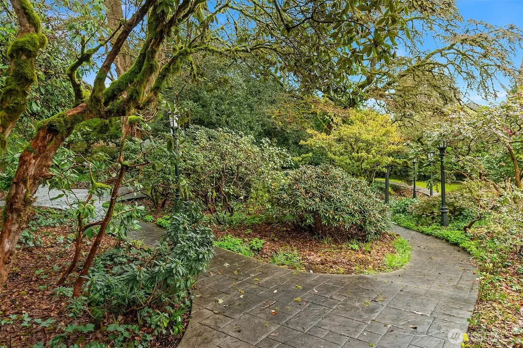 1118000703 Broadmoor Drive E Seattle WA 98112