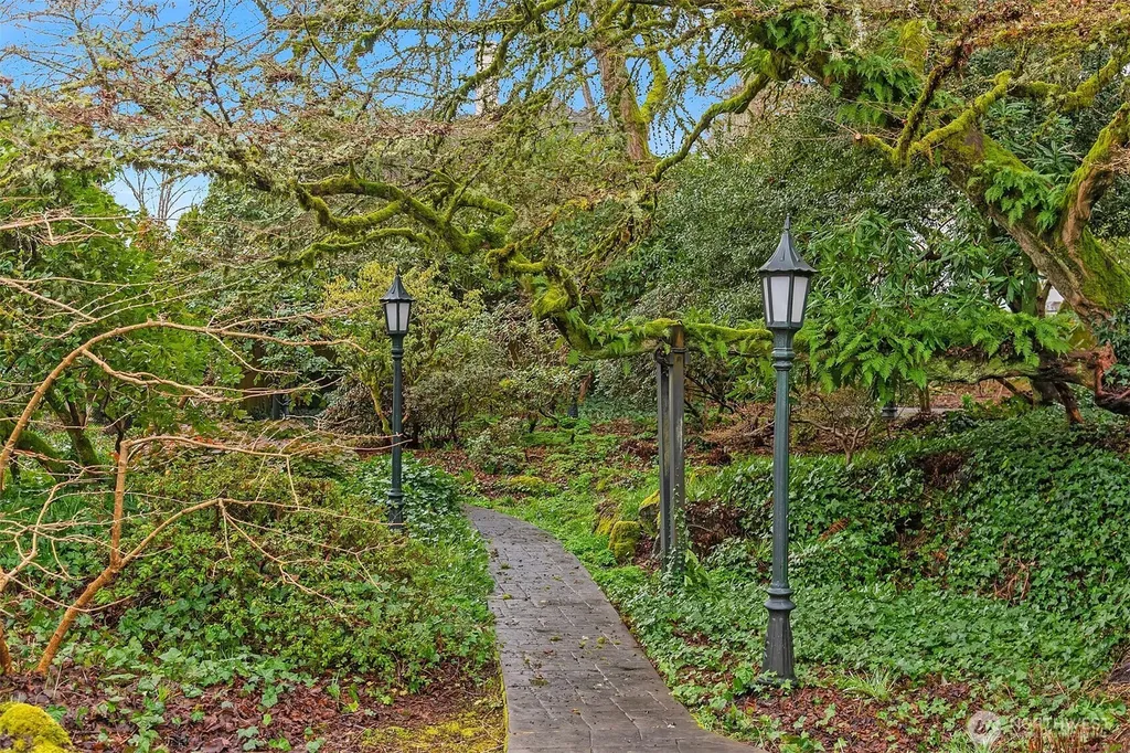 1118000703 Broadmoor Drive E Seattle WA 98112