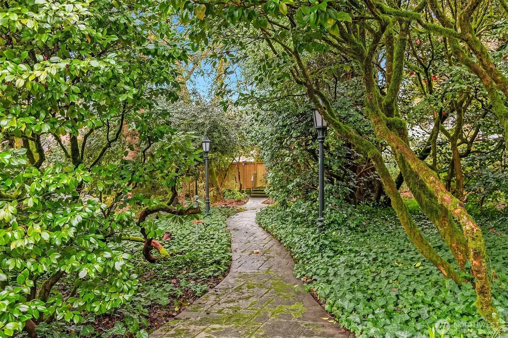 1118000703 Broadmoor Drive E Seattle WA 98112