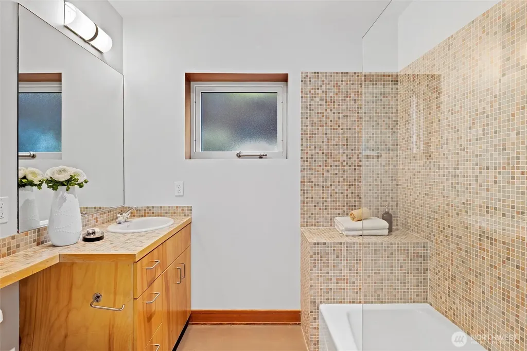 4502 55th Avenue NE Seattle WA 98105
