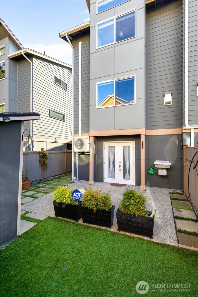 932 N 96th Street Seattle WA 98103
