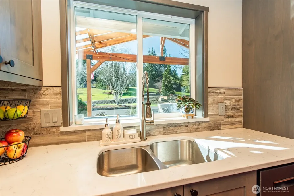 1733 E Woodhaven Port Angeles WA 98362