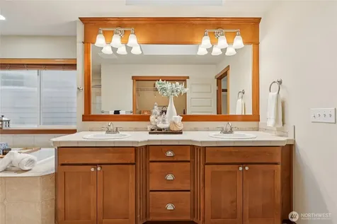 8827 NE 148th Place Kenmore WA 98028