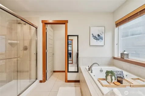 8827 NE 148th Place Kenmore WA 98028