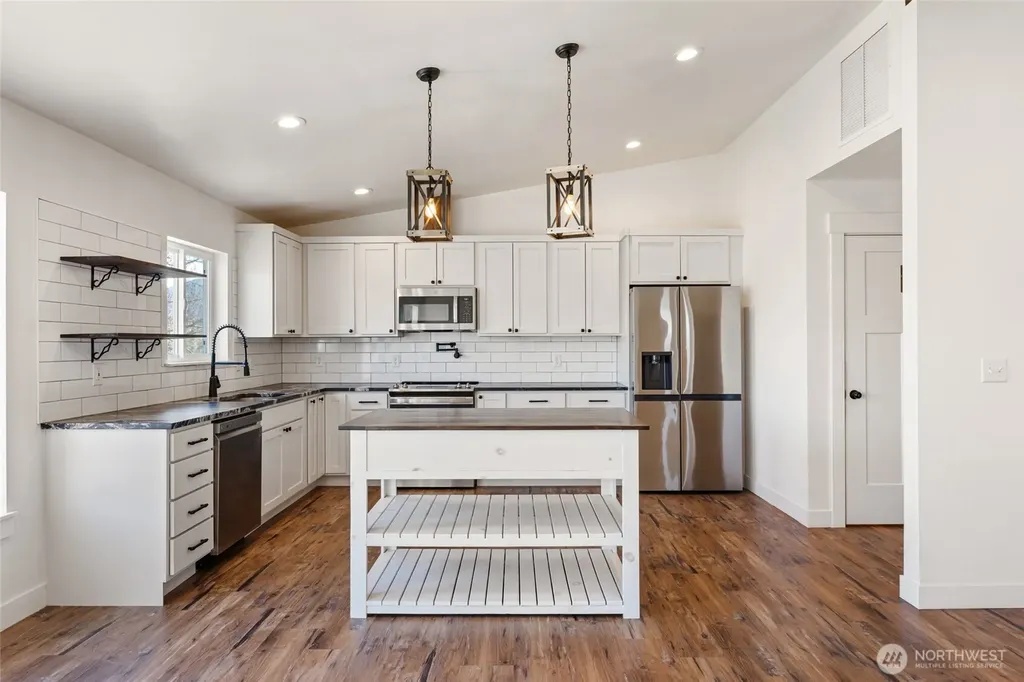 3063 Conarty Road Malaga WA 98828