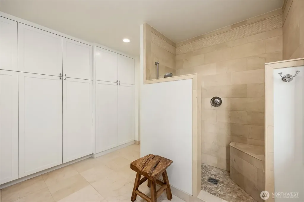15451 Harvey Road NE Bainbridge Island WA 98110