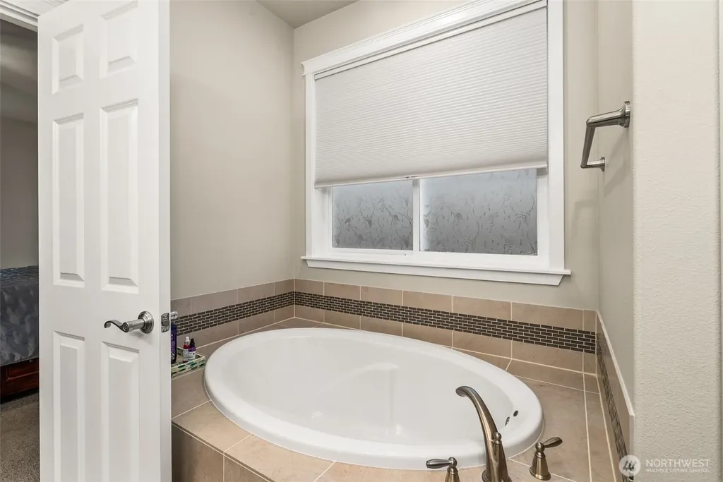 7412 Mirasett Street SW Tumwater WA 98512