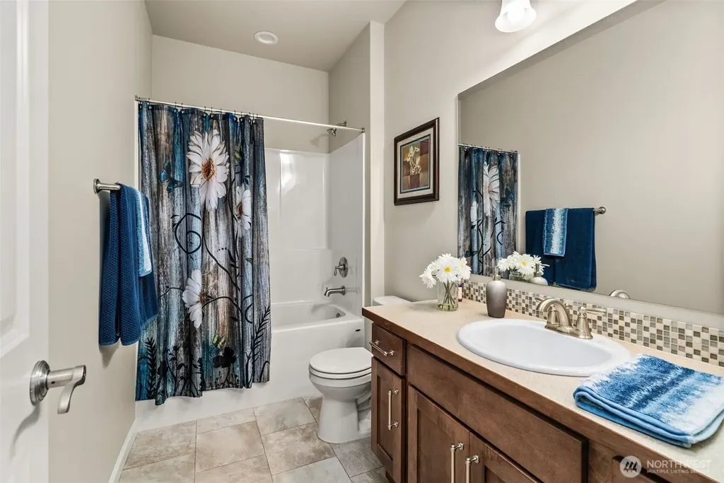 7412 Mirasett Street SW Tumwater WA 98512