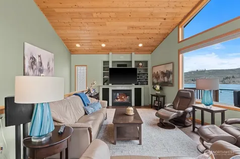 15107 N Lakeshore Drive Entiat WA 98822
