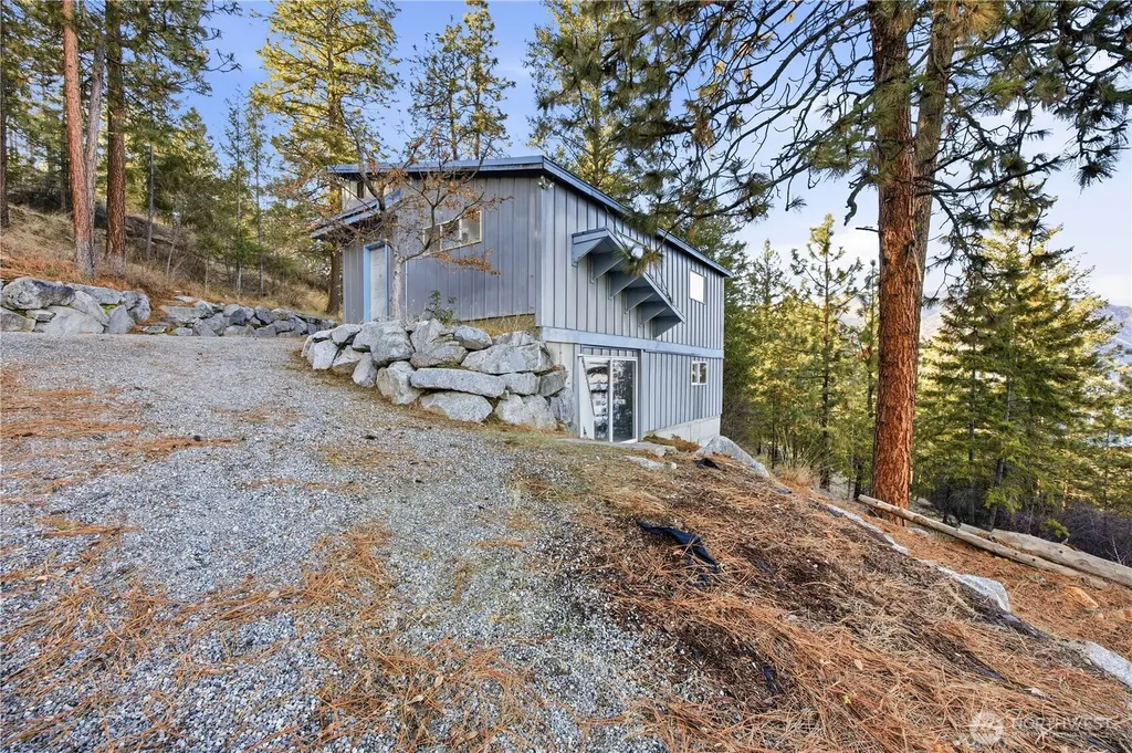 985 Guffy Road Chelan WA 98816