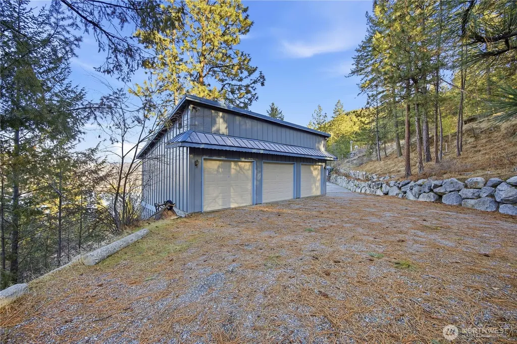985 Guffy Road Chelan WA 98816