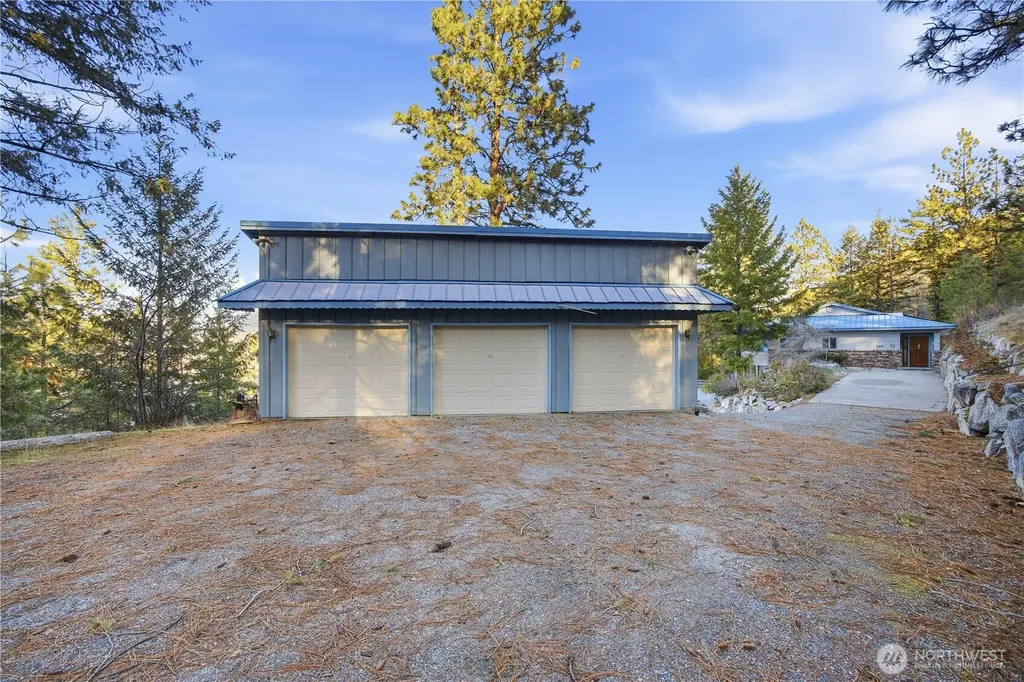 985 Guffy Road Chelan WA 98816