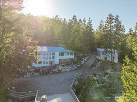 985 Guffy Road Chelan WA 98816