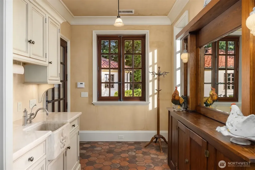 8010 Grand Avenue NE Bainbridge Island WA 98110