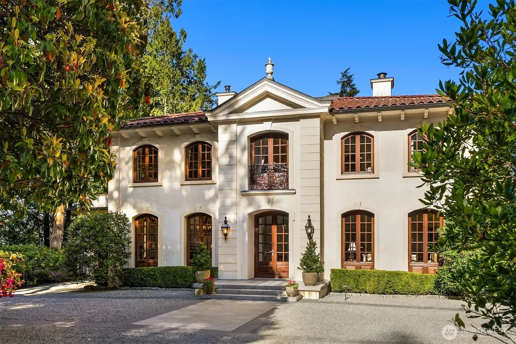 8010 Grand Avenue NE Bainbridge Island WA 98110