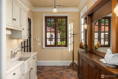 8010 Grand Avenue NE Bainbridge Island WA 98110