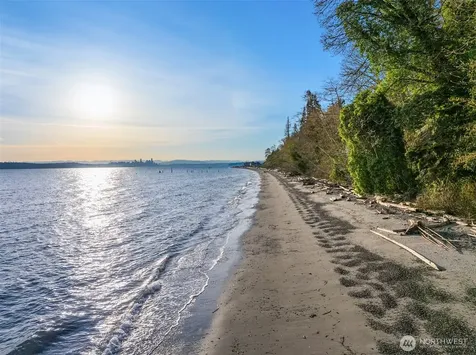 8010 Grand Avenue NE Bainbridge Island WA 98110