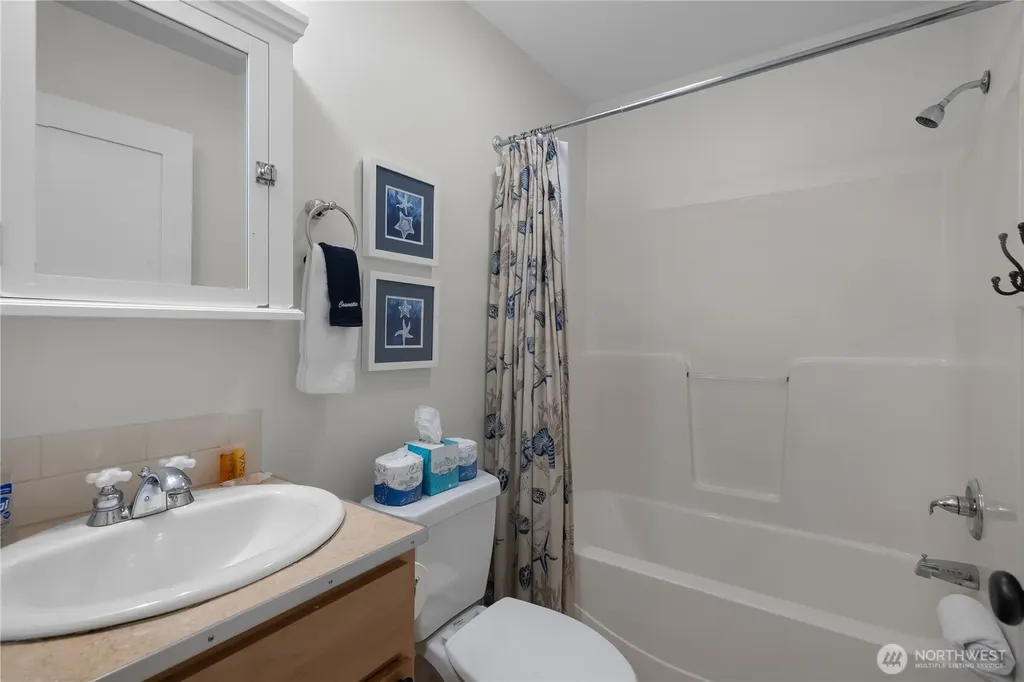 73 Sellwood Lane Pacific Beach WA 98571