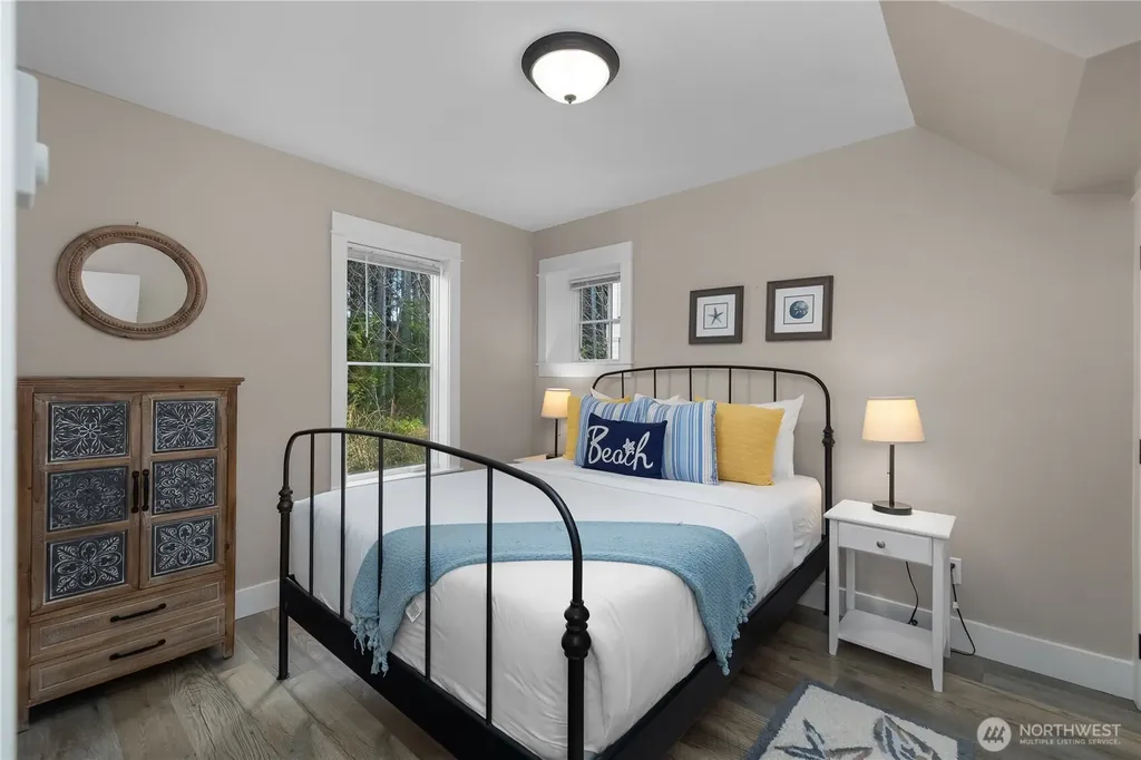 73 Sellwood Lane Pacific Beach WA 98571
