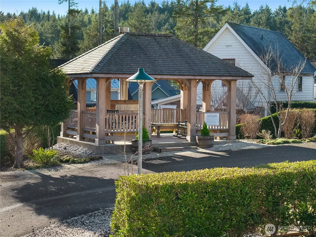 73 Sellwood Lane Pacific Beach WA 98571