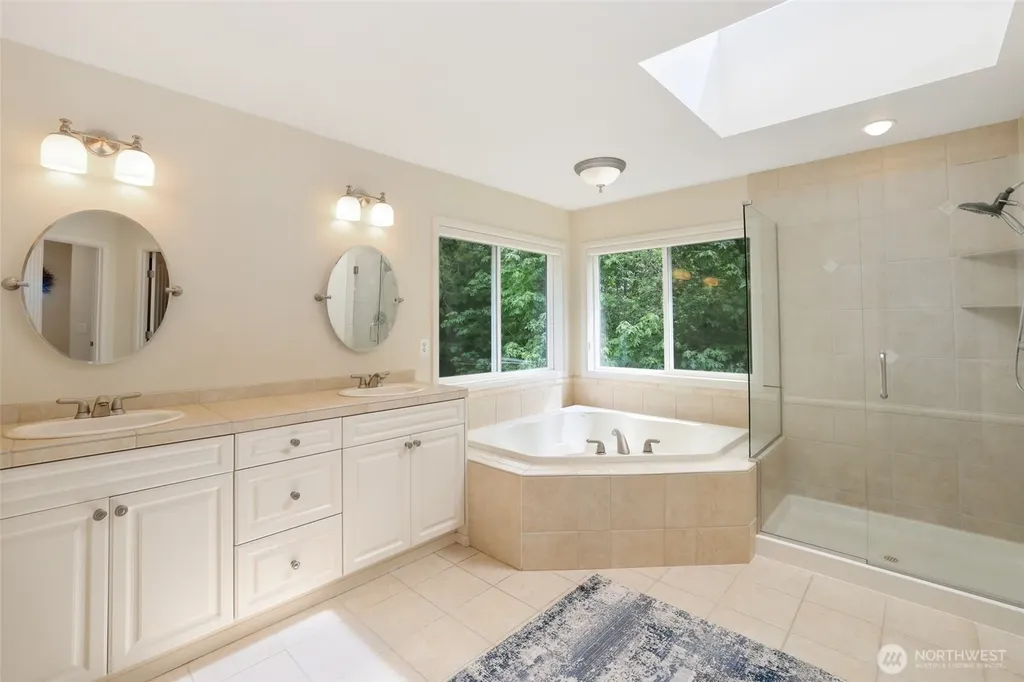 25846 NE 4th Place Sammamish WA 98074
