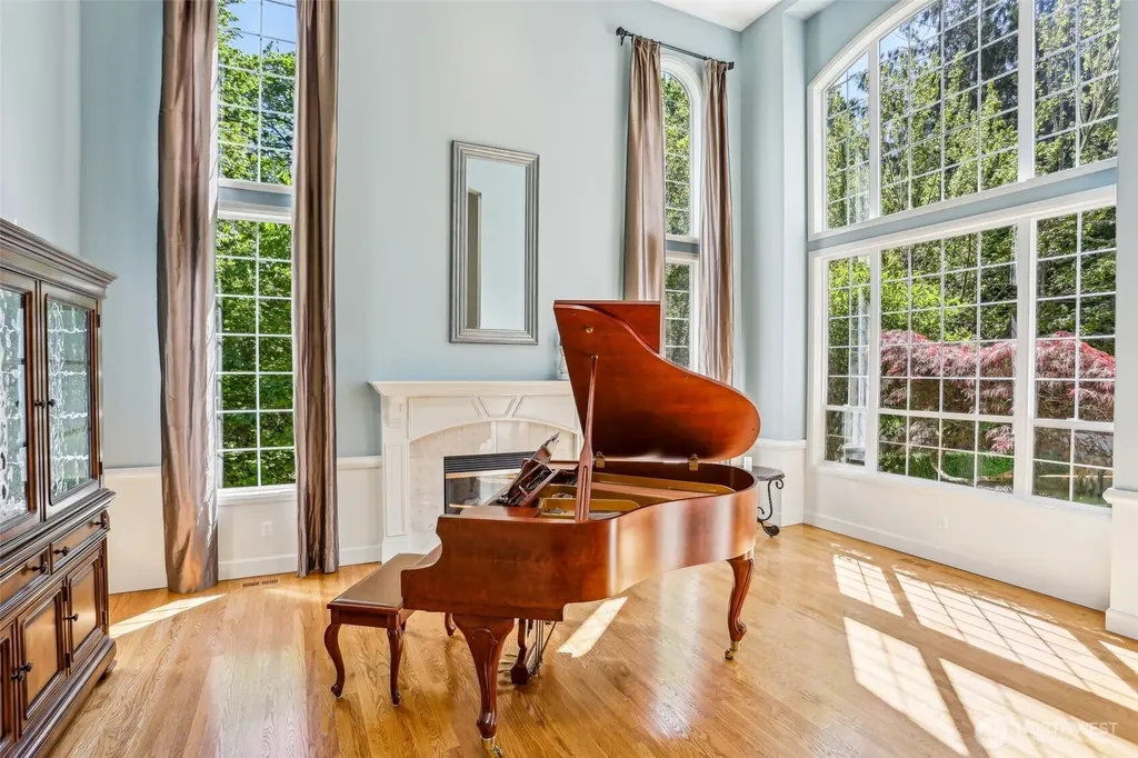 25846 NE 4th Place Sammamish WA 98074