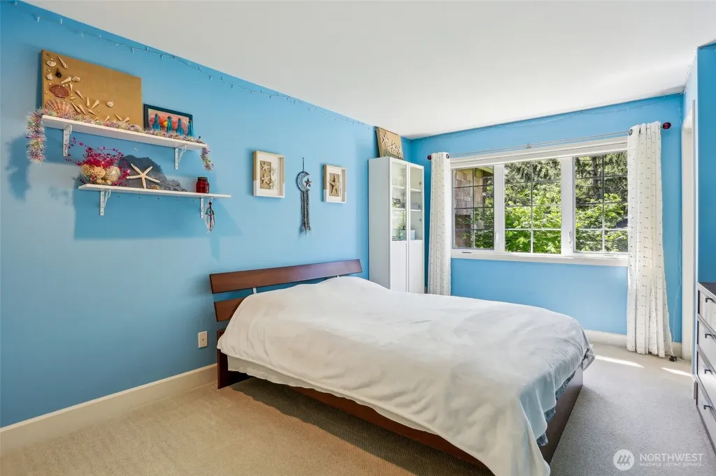 25846 NE 4th Place Sammamish WA 98074