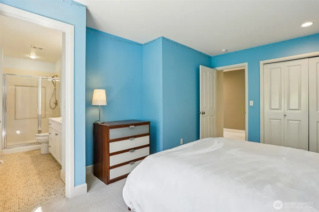 25846 NE 4th Place Sammamish WA 98074