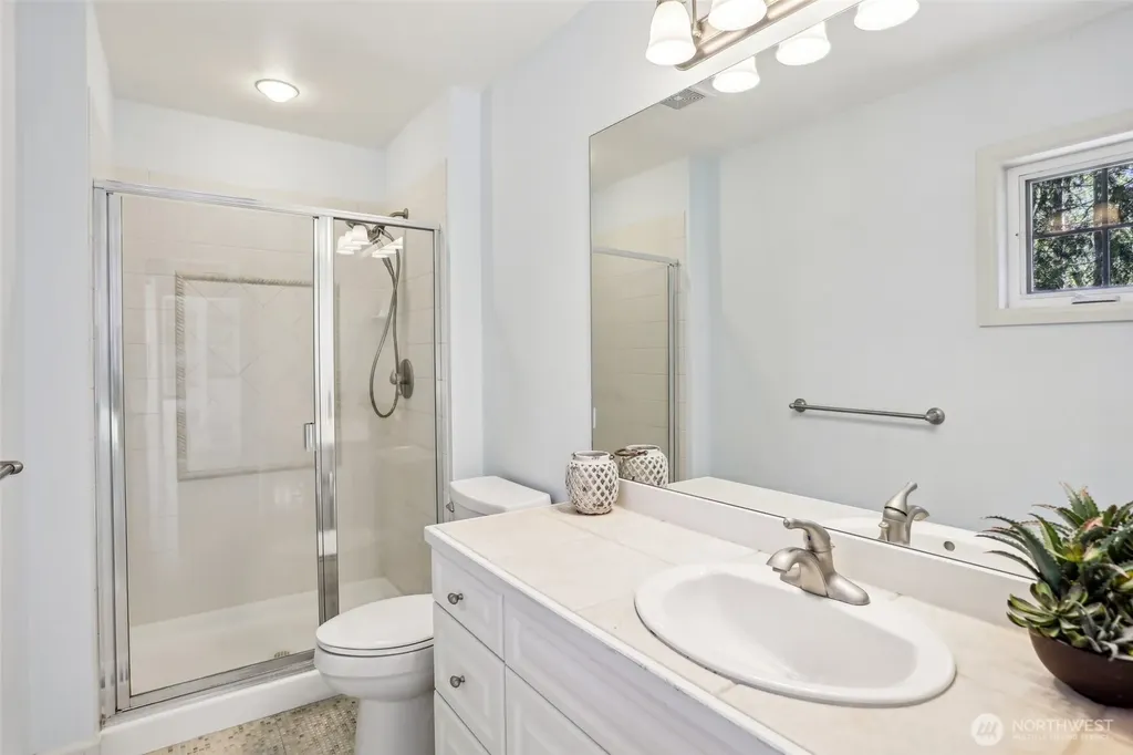 25846 NE 4th Place Sammamish WA 98074
