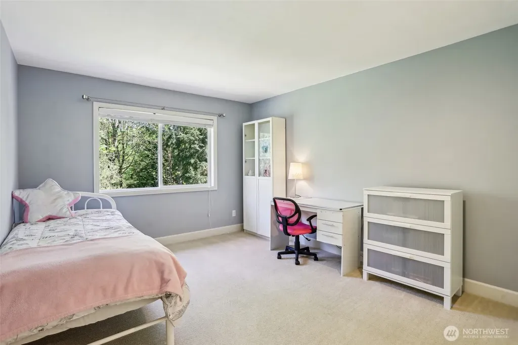 25846 NE 4th Place Sammamish WA 98074