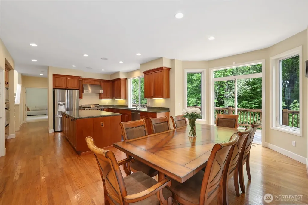 25846 NE 4th Place Sammamish WA 98074