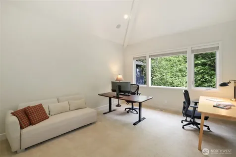 25846 NE 4th Place Sammamish WA 98074