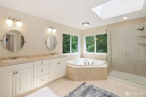 25846 NE 4th Place Sammamish WA 98074